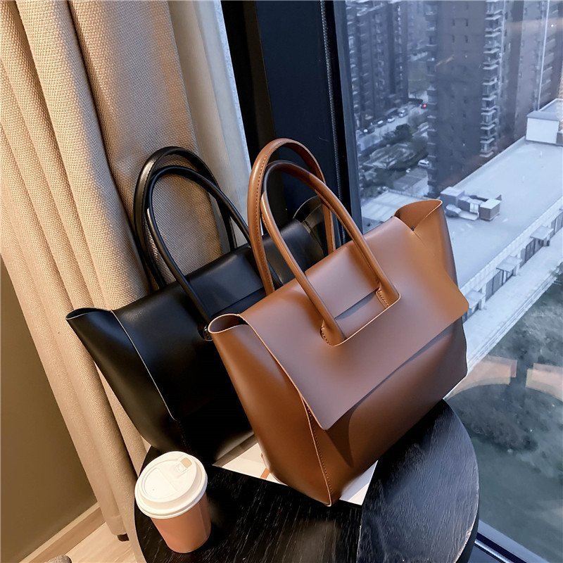 🌟👜✨ RetroLuxe Tote – Chic  | Spacious 🛍️ | Timeless ⏳ ✨