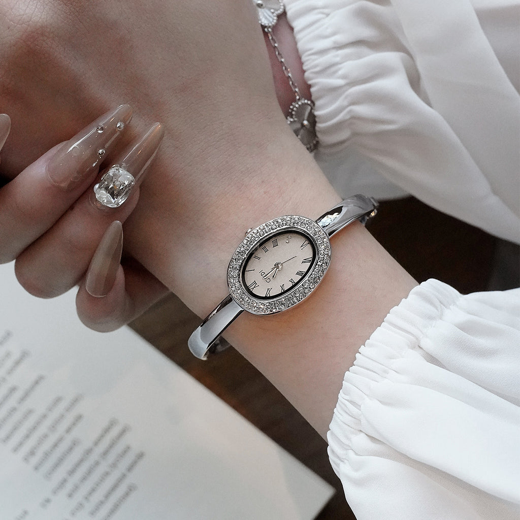 Niche Oval Bathtub Bracelet